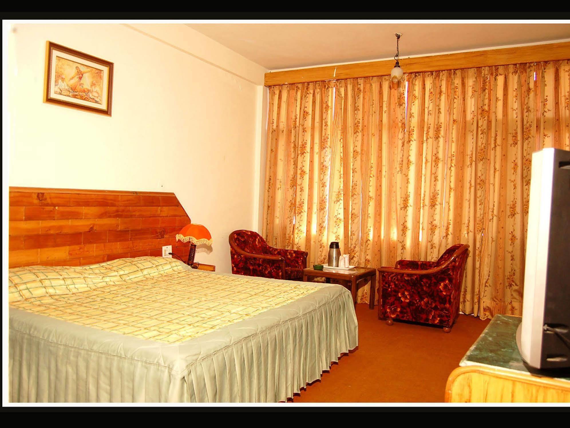 Hotel Nitesh Манали Экстерьер фото